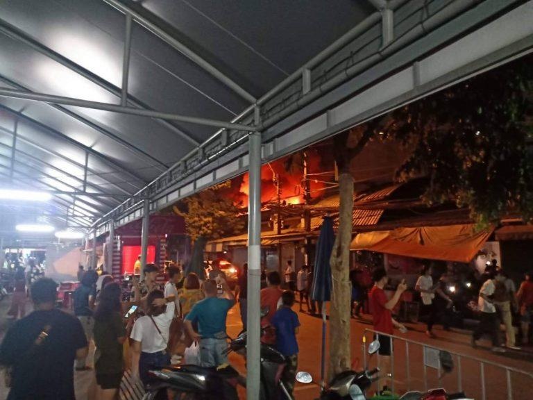 Chợ Chatuchak ở Thái Lan cháy ảnh 1 Cho Chatuchak o Thai Lan chay anh 1