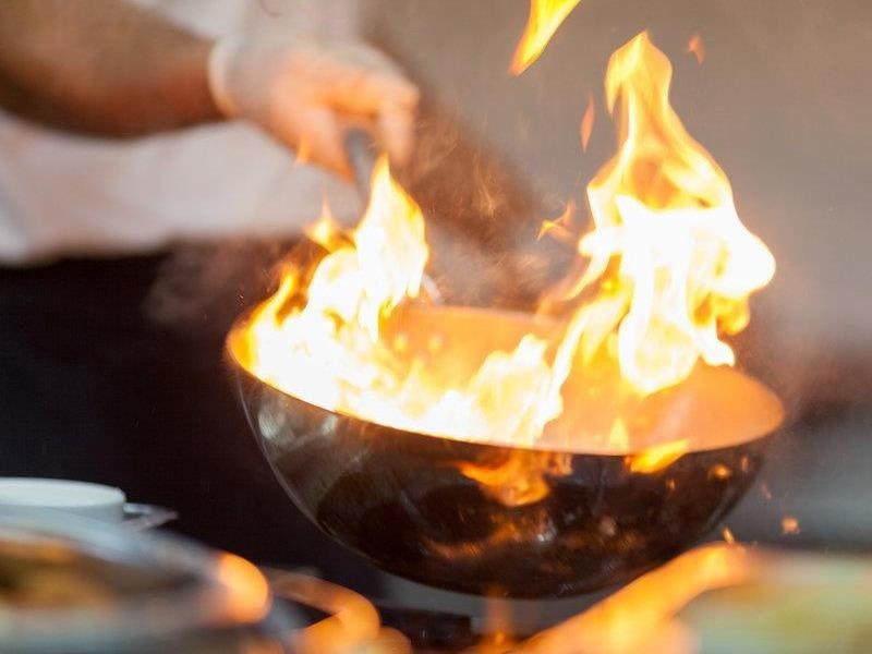 Lam mon an boc lua ngau nhu dau bep chuyen nghiep hinh anh