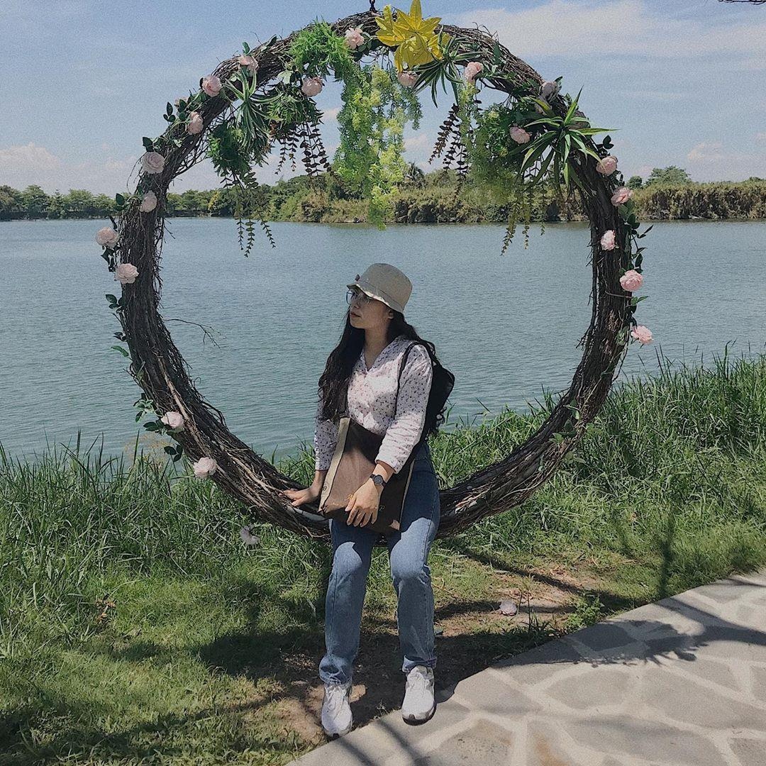 Dan mang tranh cai cong vien Suoi Mo sen hay dep anh 3