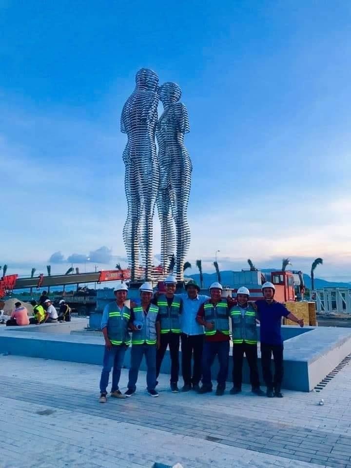 Bức tượng tình nhân 'biết đi' có mặt tại Việt Nam ảnh 5 Buc tuong tinh nhan 'biet di' co mat tai Viet Nam anh 5