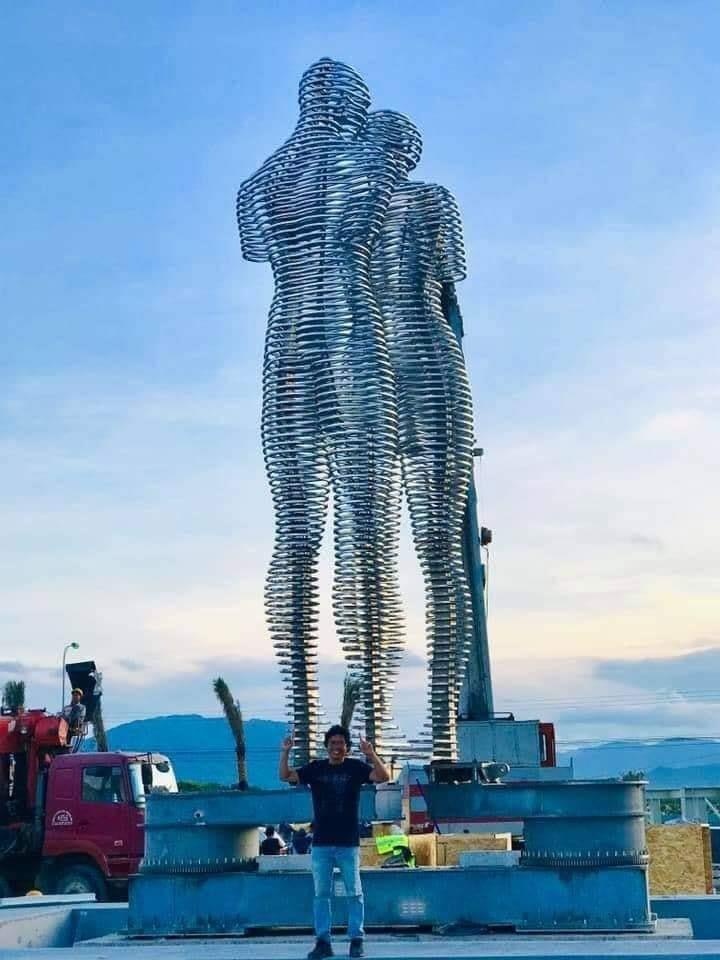 Bức tượng tình nhân 'biết đi' có mặt tại Việt Nam ảnh 6 Buc tuong tinh nhan 'biet di' co mat tai Viet Nam anh 6