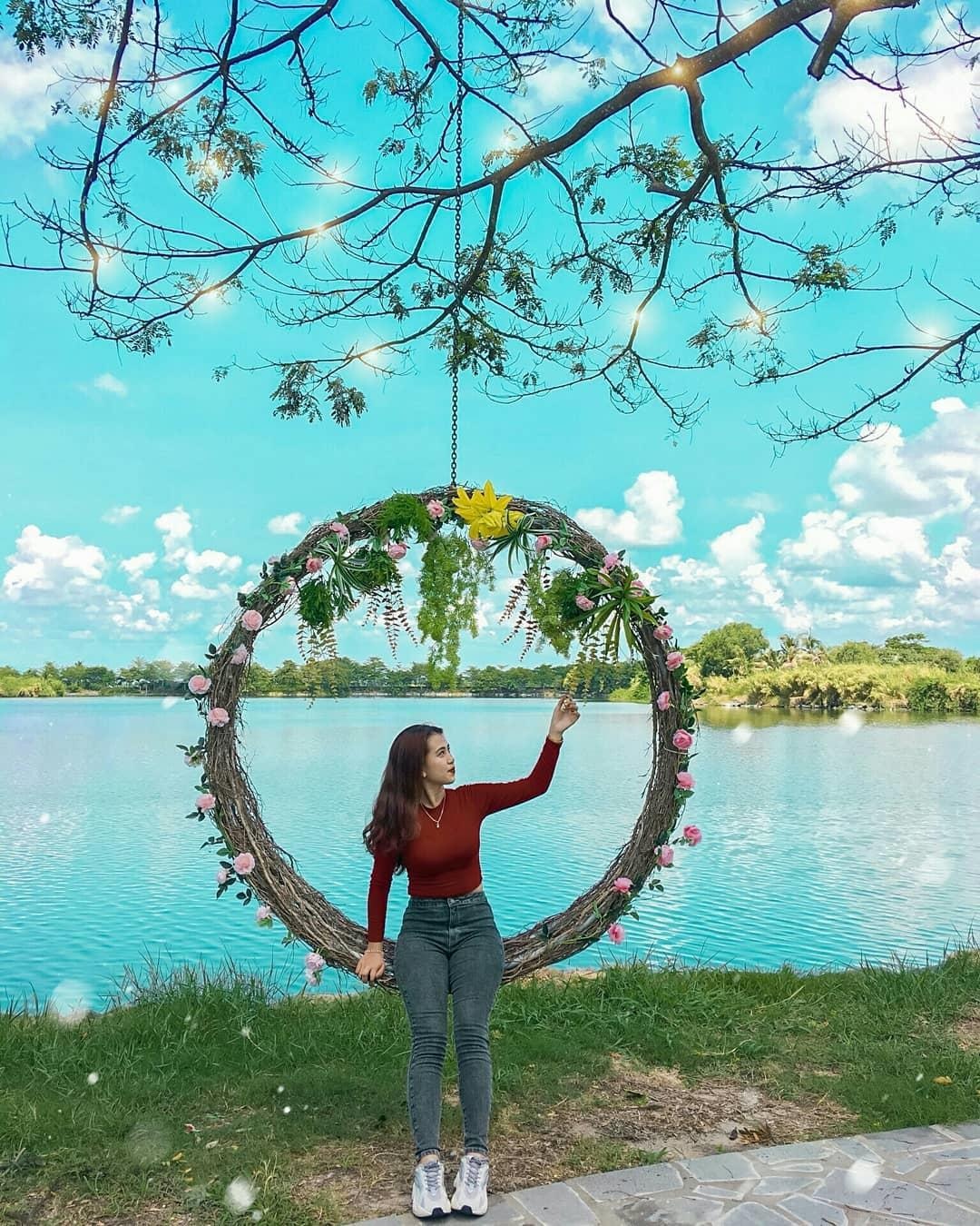 Dan mang tranh cai cong vien Suoi Mo sen hay dep anh 4