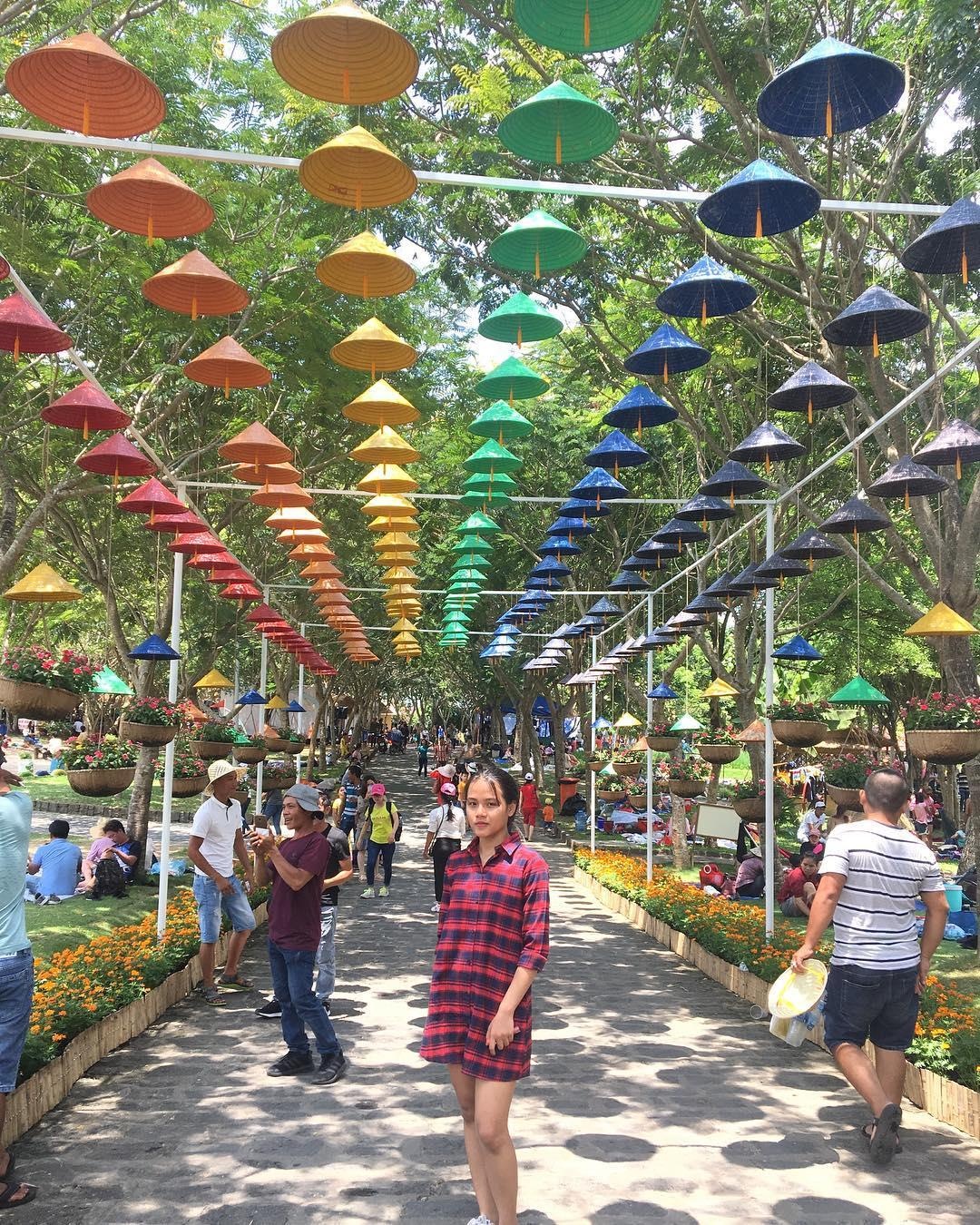 Dan mang tranh cai cong vien Suoi Mo sen hay dep anh 10