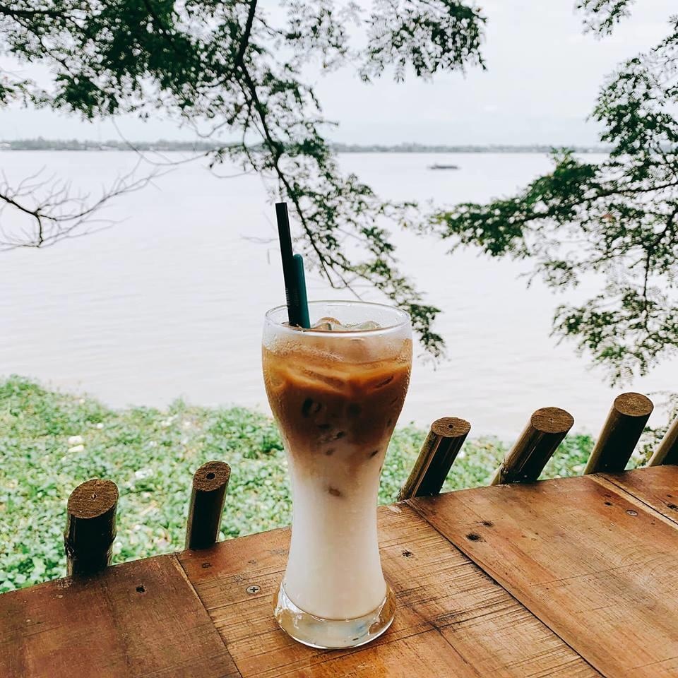 quan ca phe lo lung tren cay mat ruoi o Can Tho anh 6