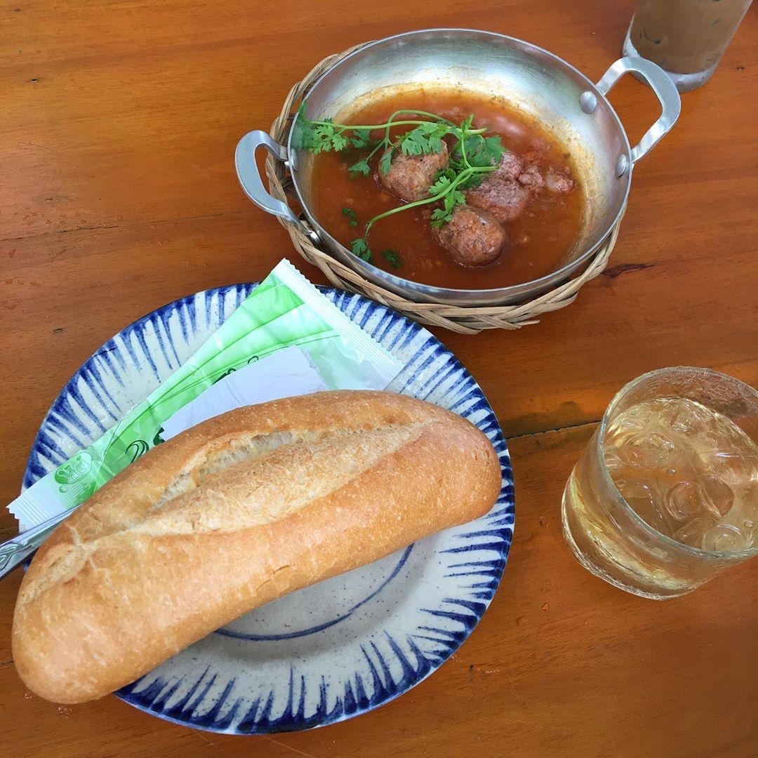 quan ca phe lo lung tren cay mat ruoi o Can Tho anh 8