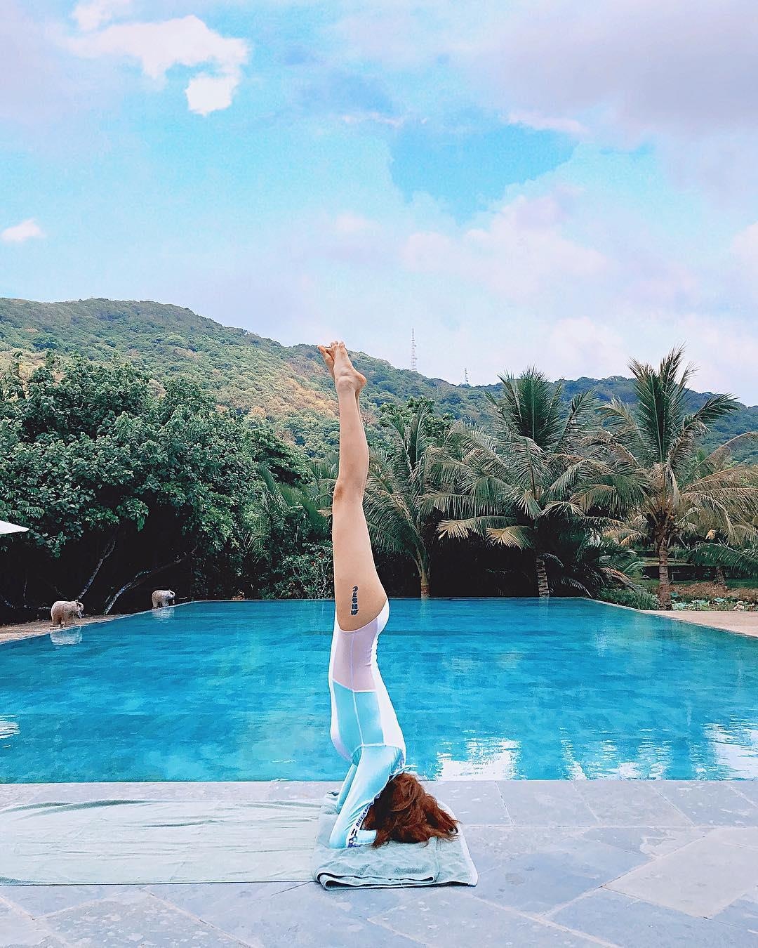 dan hot girl Viet dua nhau check-in Con Dao anh 8