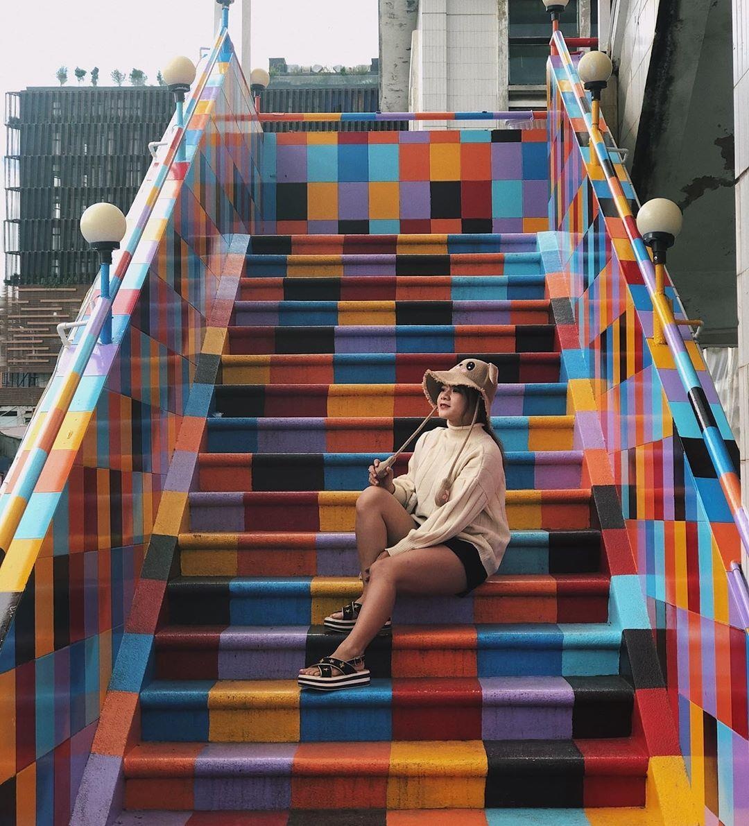 goc chup cau vong o cho Da Lat hut gioi tre. anh 2