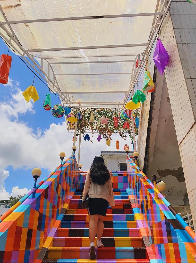 goc chup cau vong o cho Da Lat hut gioi tre. anh 4