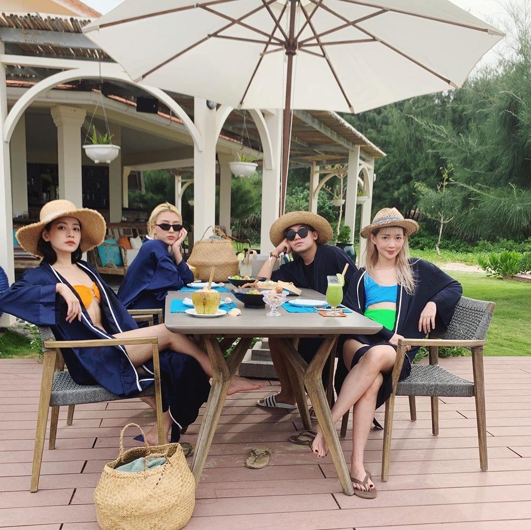 dan hot girl Viet dua nhau check-in Con Dao anh 2