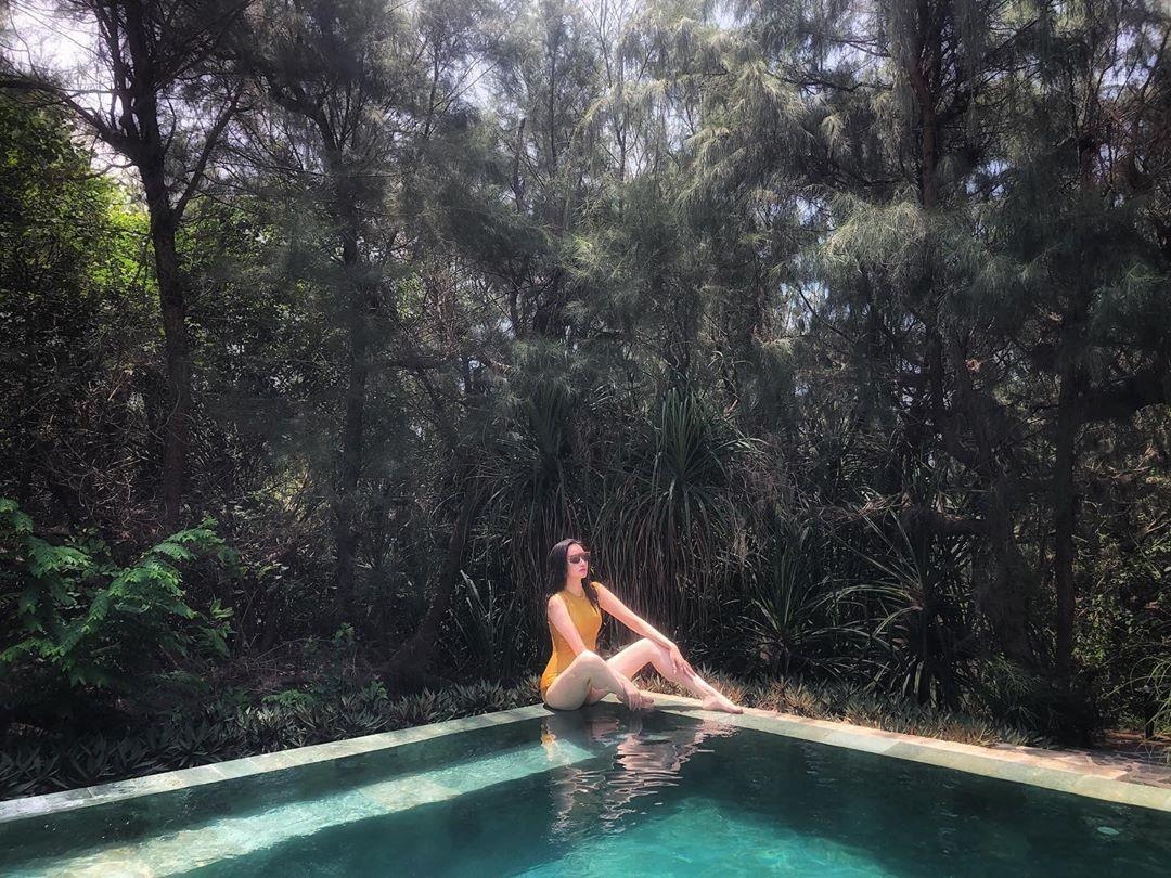 dan hot girl Viet dua nhau check-in Con Dao anh 17