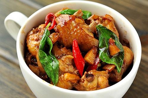 Lam canh ga xao hung que kieu Thai cay thom, dam da bua com hinh anh