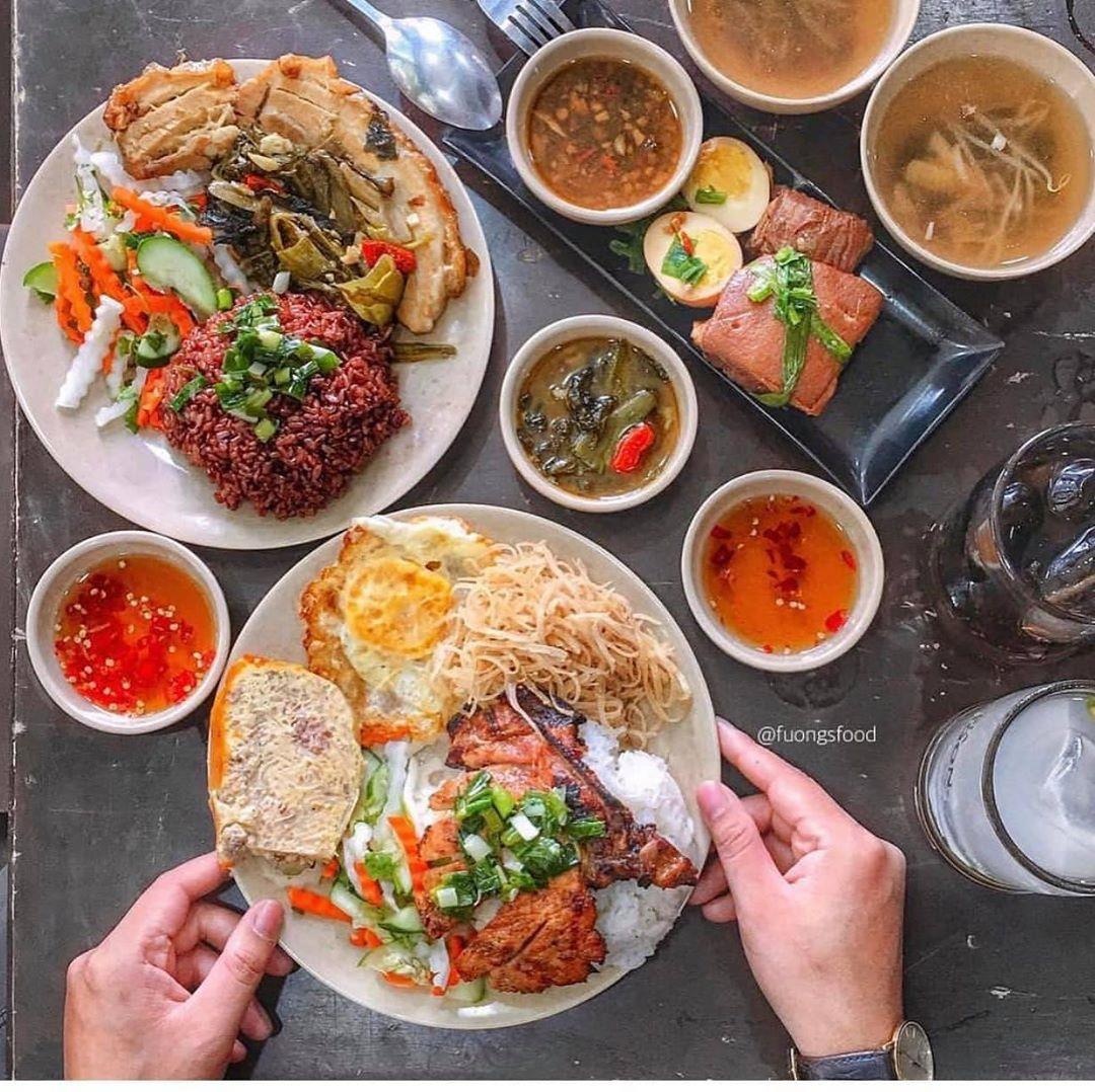 Com tam va 5 mon an duong pho o TP.HCM anh 1