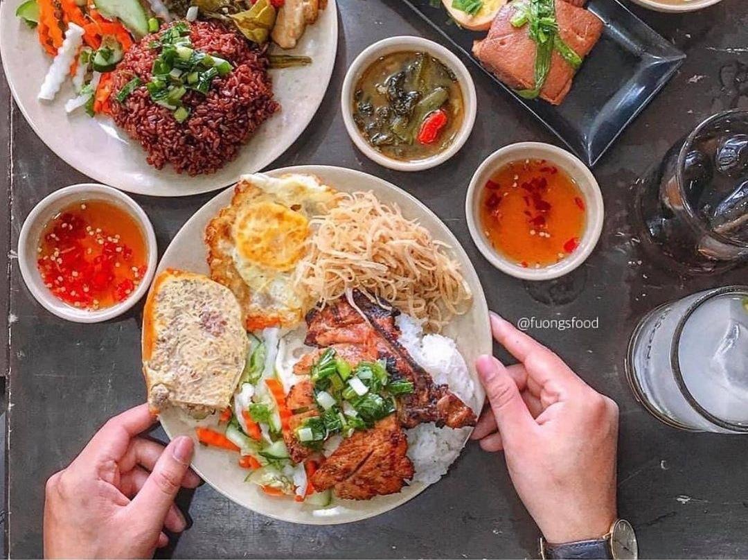 Com tam va 5 mon an duong pho chinh phuc tin do an uong o TP.HCM hinh anh