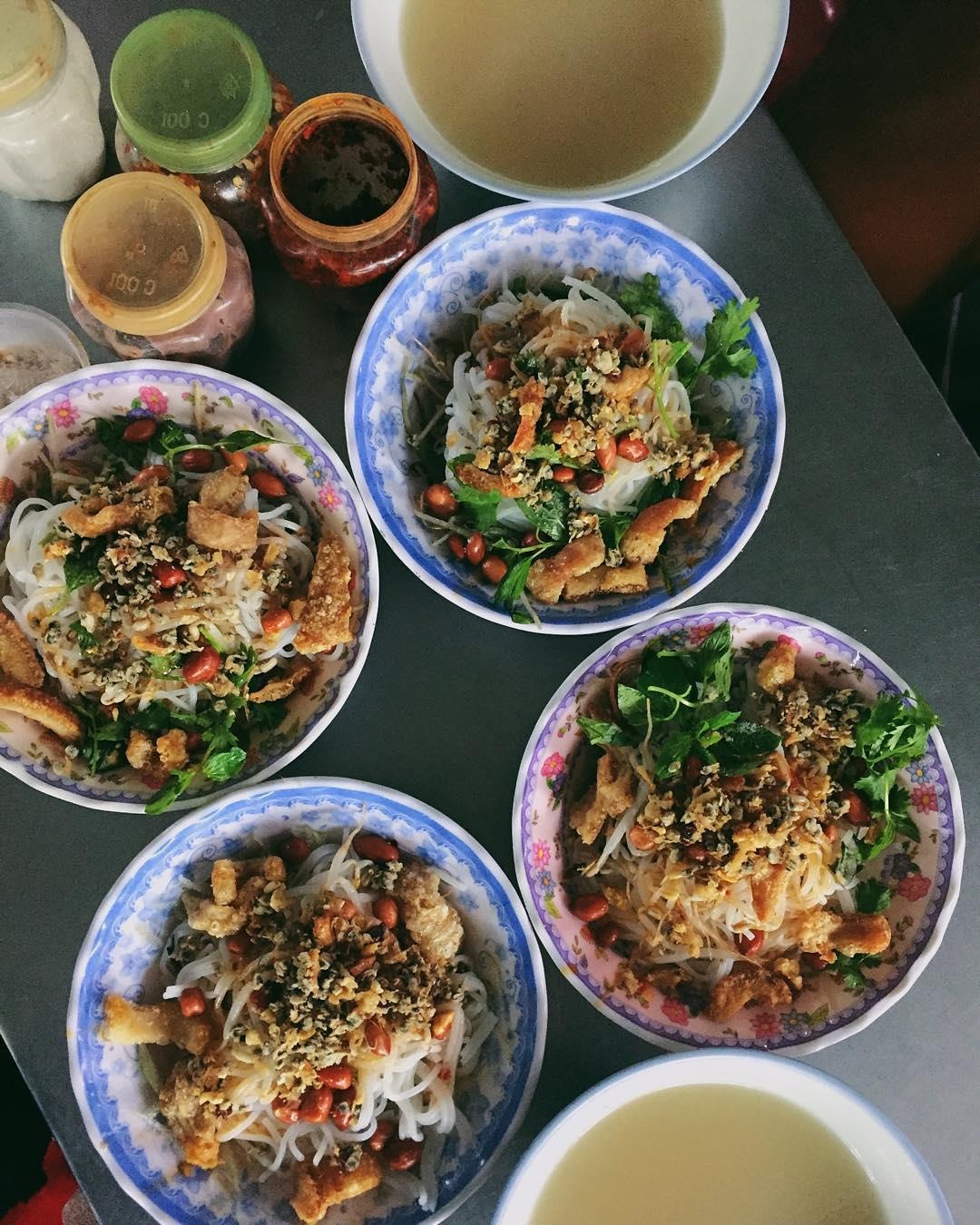 Den Hue,  an com hen,  bun bo va loat mon ngon anh 7