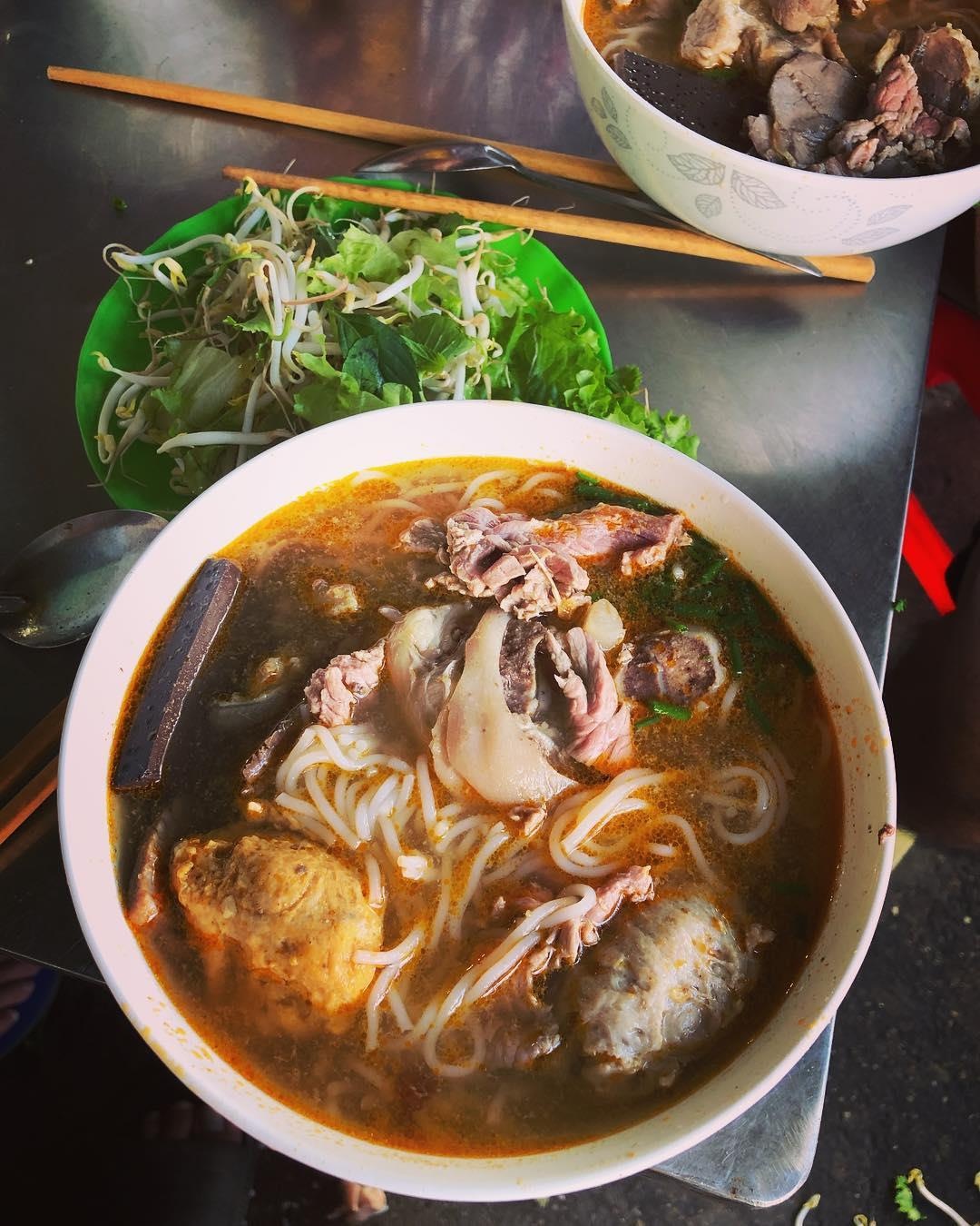 Den Hue,  an com hen,  bun bo va loat mon ngon anh 1