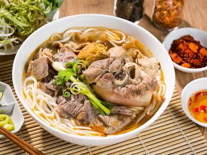 Tu lam bun bo ngon chuan vi dai gia dinh dip cuoi tuan hinh anh