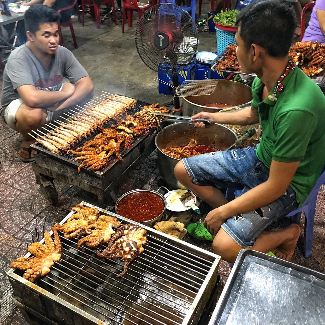 5 khu am thuc cang ve dem cang nao nhiet o TP.HCM anh 17