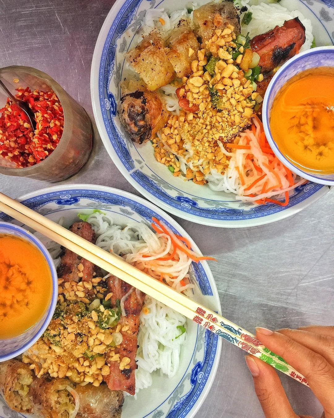 5 khu am thuc cang ve dem cang nao nhiet o TP.HCM anh 1