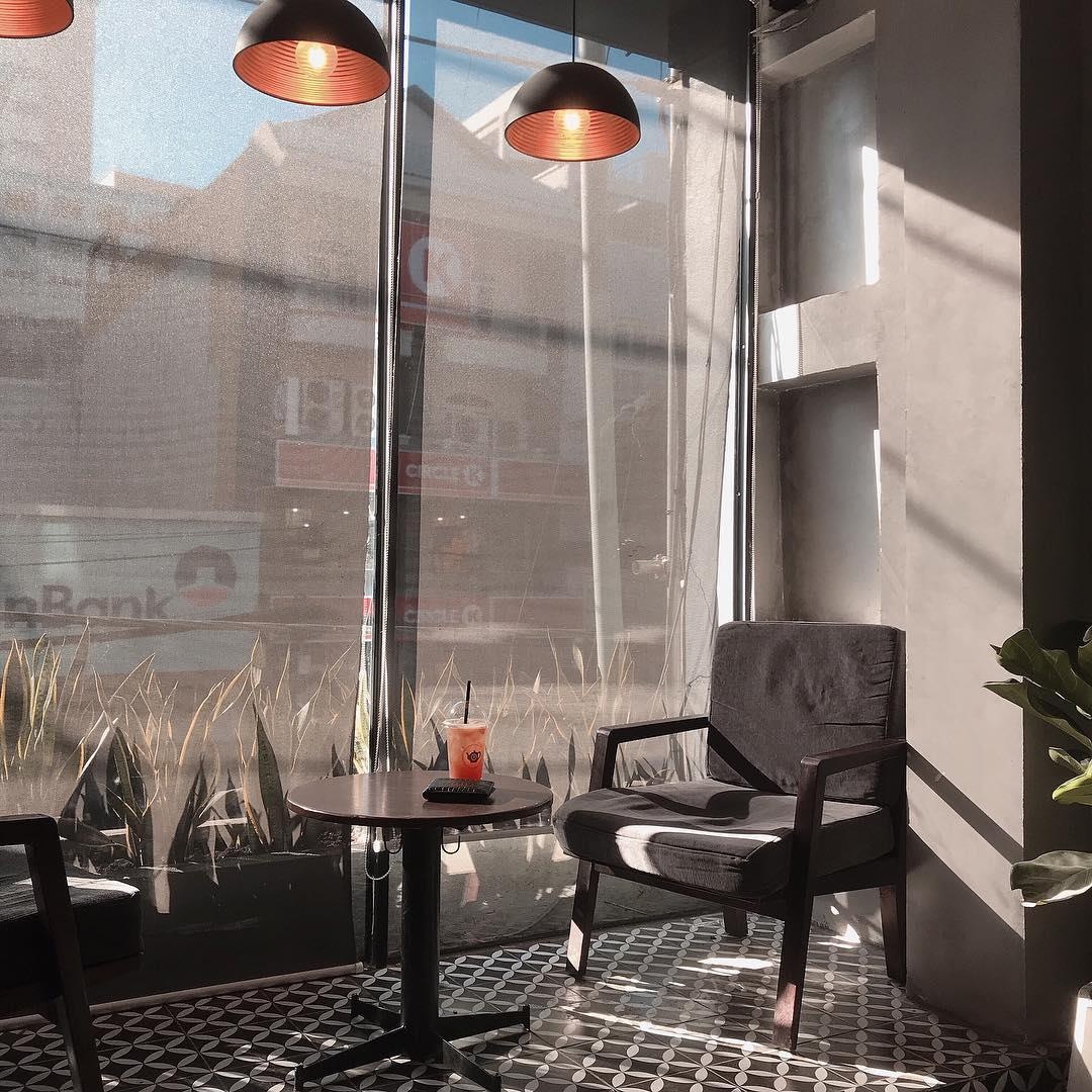 ca phe tu tap ban be xuyen dem o TP.HCM anh 1