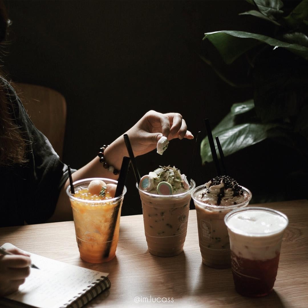 ca phe tu tap ban be xuyen dem o TP.HCM anh 13