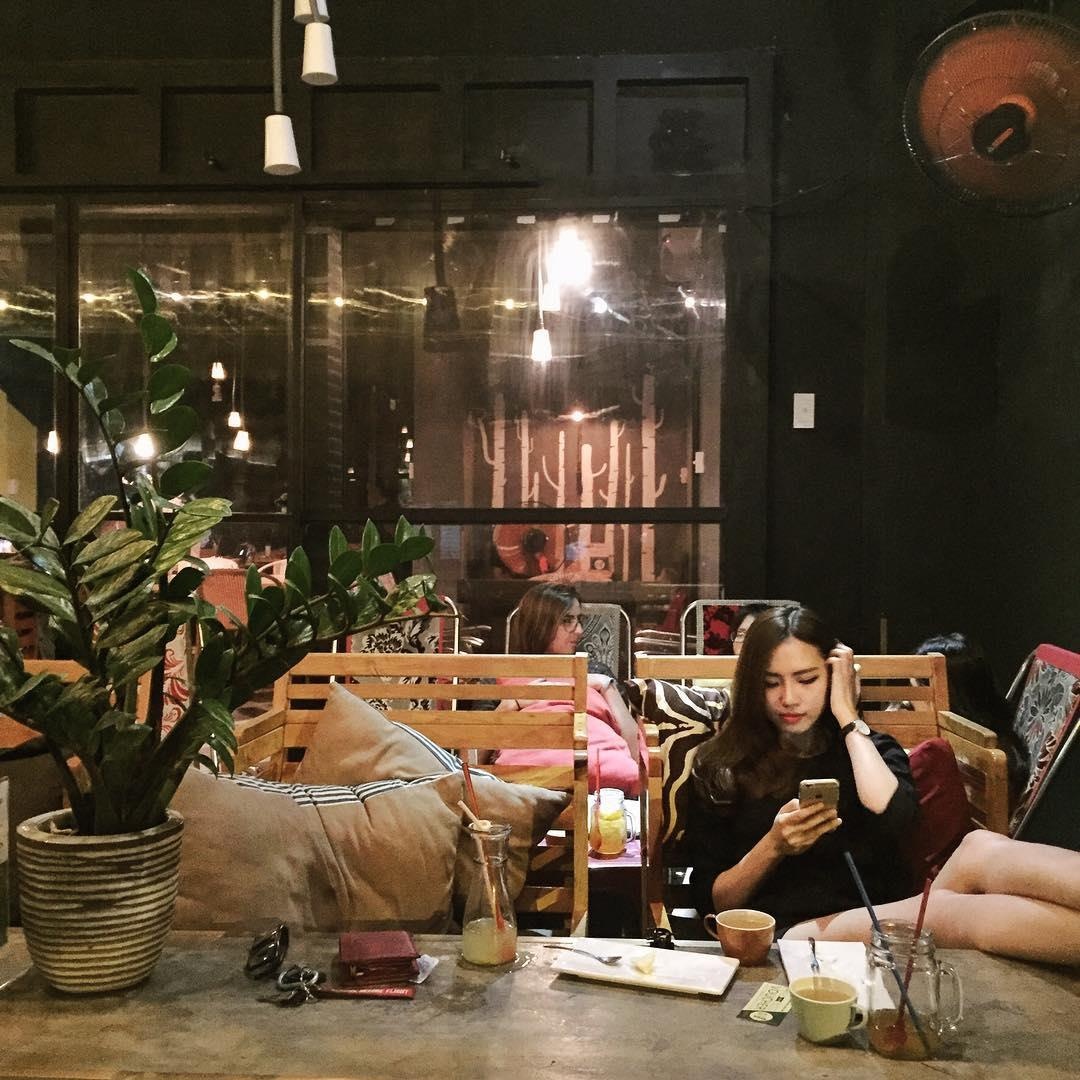 ca phe tu tap ban be xuyen dem o TP.HCM anh 17