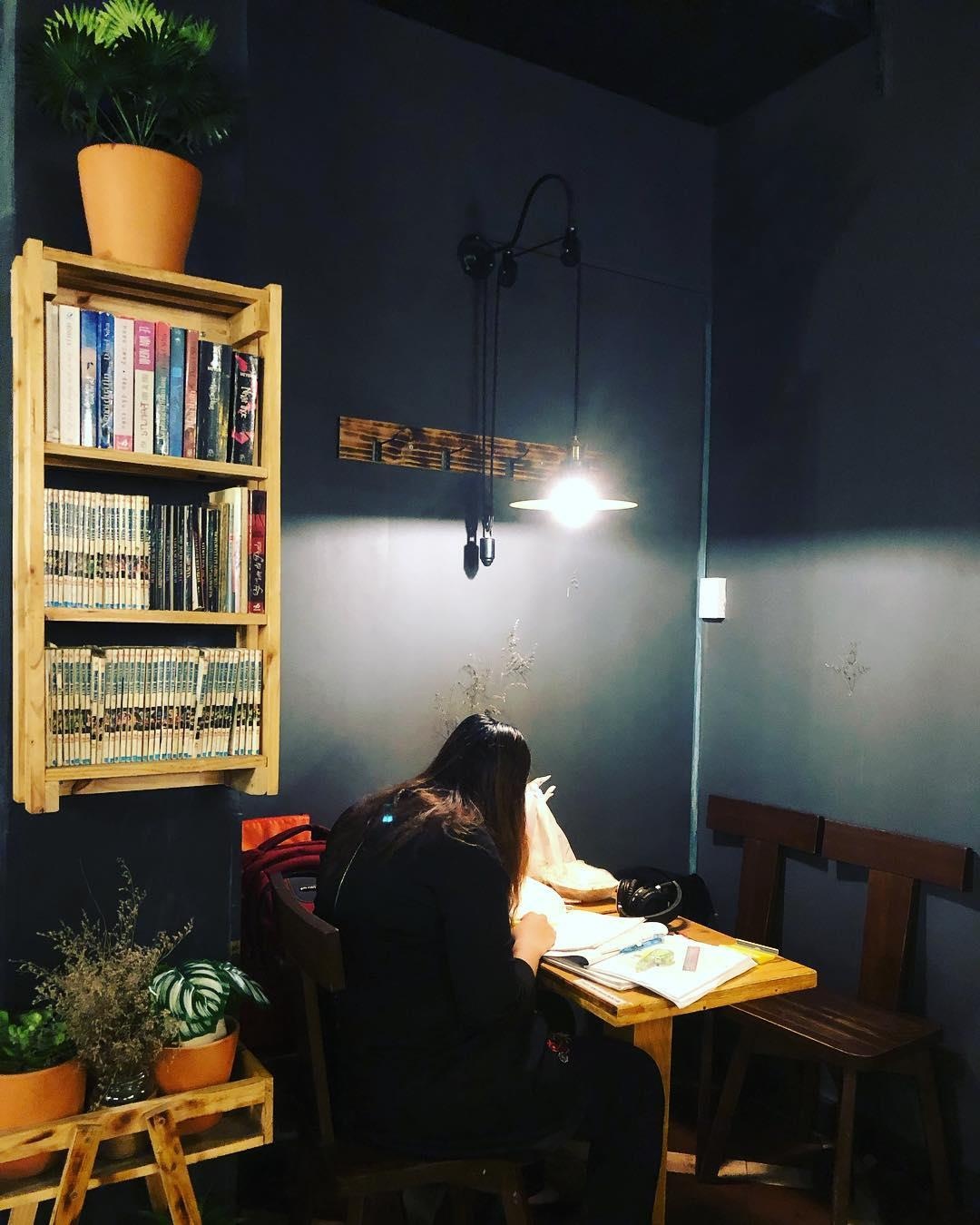 ca phe tu tap ban be xuyen dem o TP.HCM anh 18