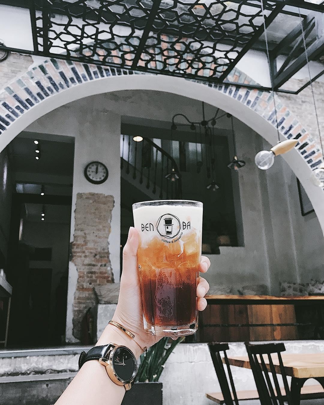 ca phe tu tap ban be xuyen dem o TP.HCM anh 23