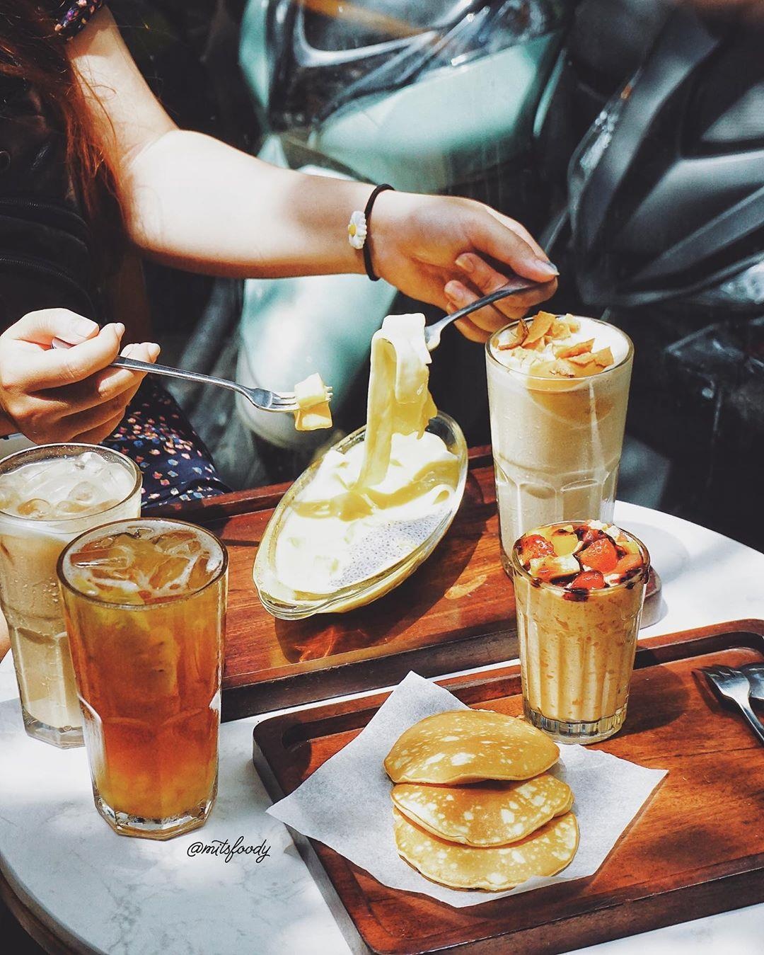 ca phe tu tap ban be xuyen dem o TP.HCM anh 20