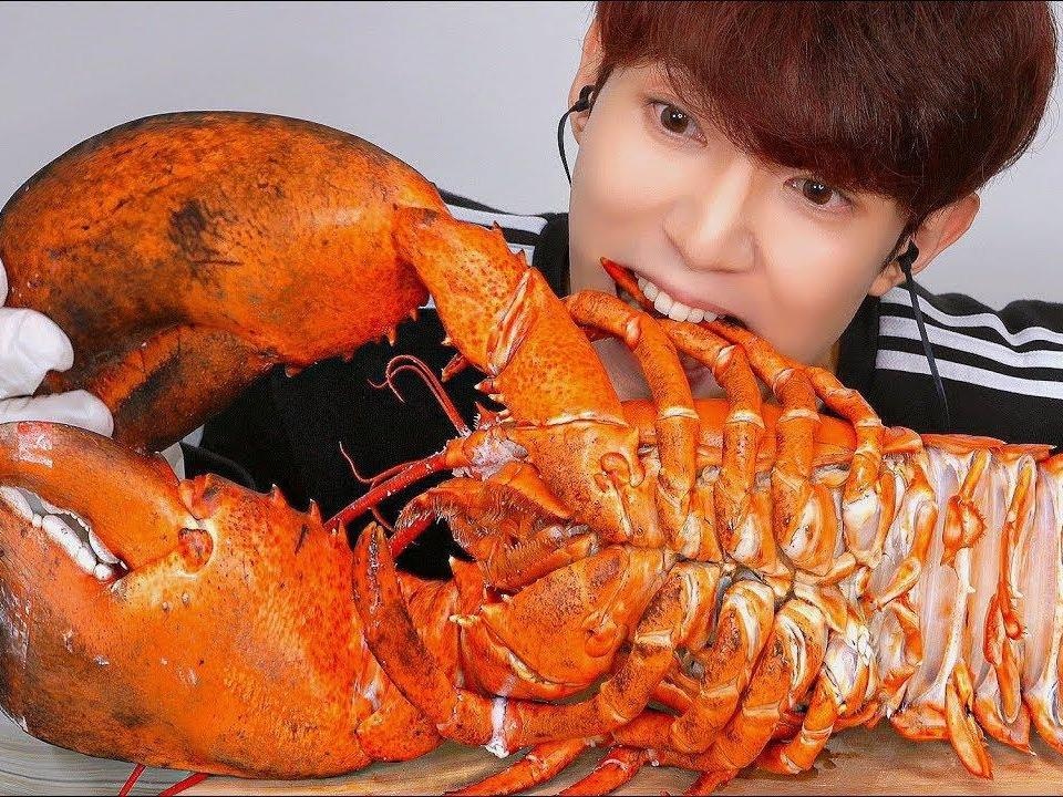 Chi 300 USD an tom hum khong lo 7 kg, cang lon hon ban tay hinh anh