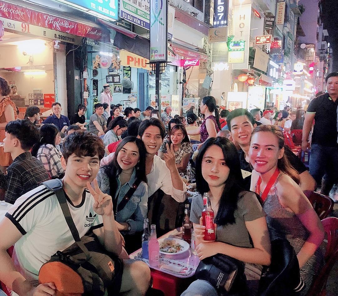 3 khu pho nuoc ngoai nhon nhip ve dem TP.HCM anh 5