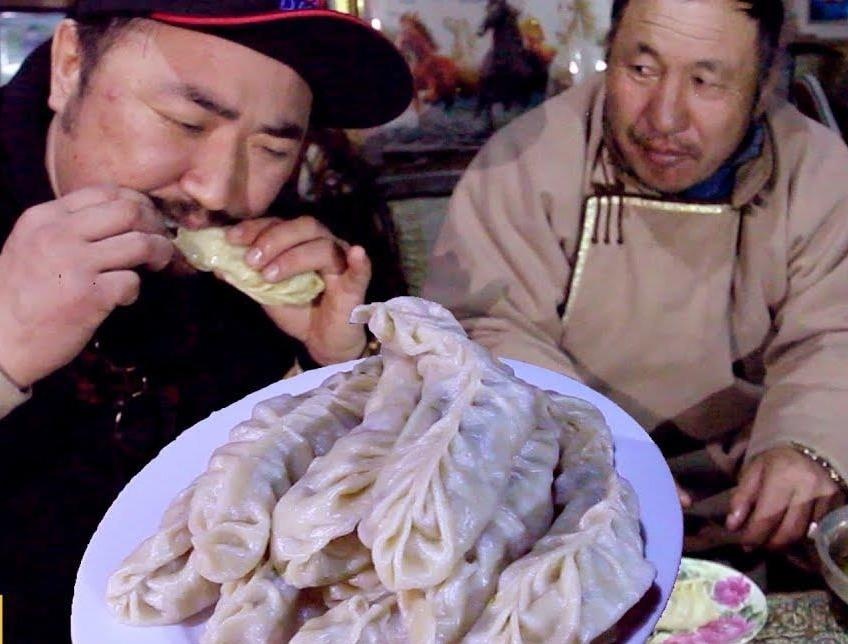 Banh bao nhan suon cuu, mon an dac sac cua nguoi Mong Co hinh anh