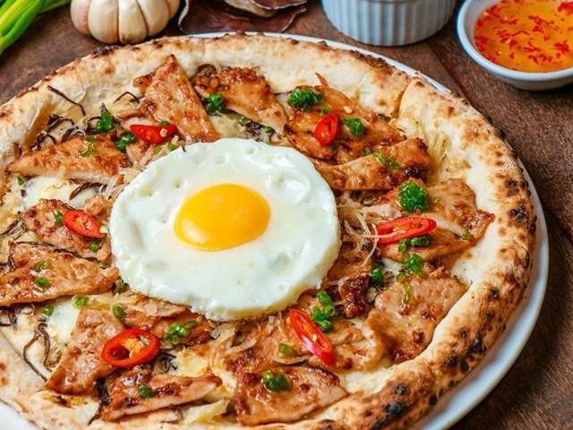 Pizza com tam xuat hien tai TP.HCM hut dan mang hinh anh