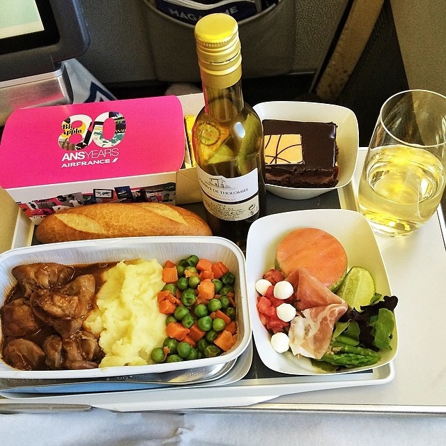 suat bay tren may bay anh 10