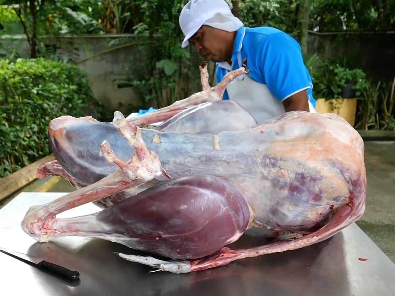 Xe thit da dieu nau to mi nhin la them hinh anh