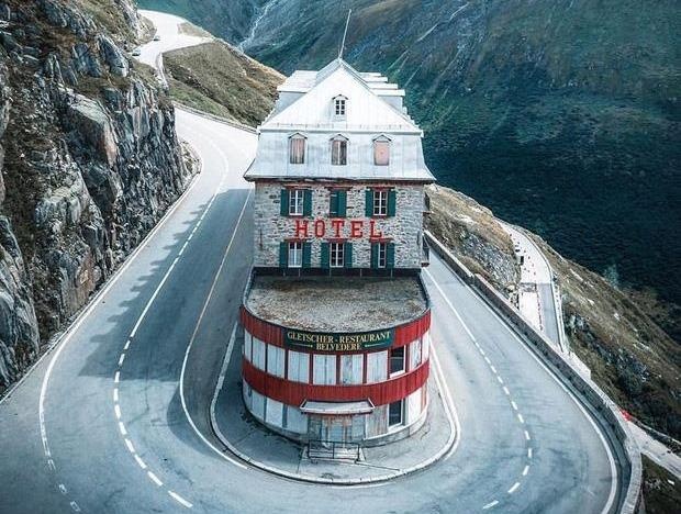 Khach san 4 mat tien bo hoang dep hung vi tren nui hinh anh