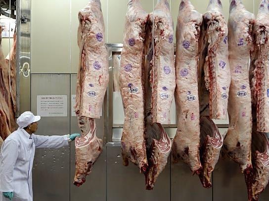 Quy trinh tu bo Kobe den mon an dat xat ra mieng tren ban tiec hinh anh