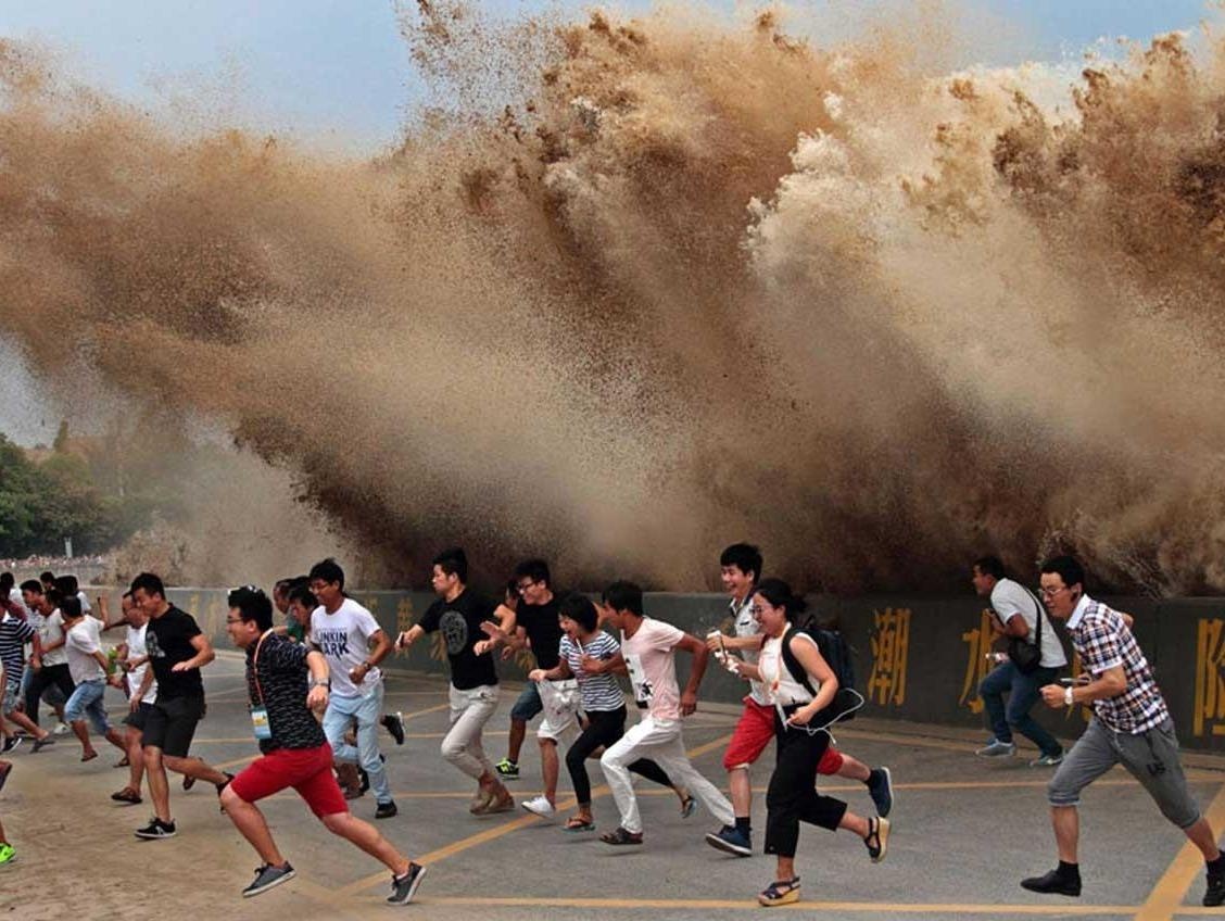 Song song Tien Duong cao 9 m, xo lien tiep vao dat lien hinh anh