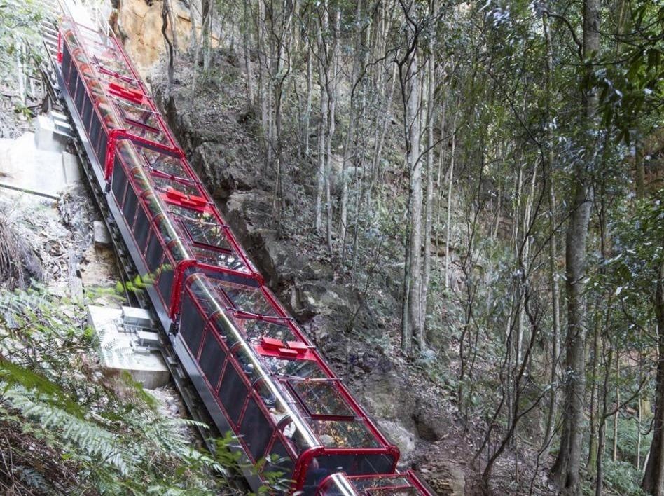 Chuyen tau doc thang dung lao xuong con duong 310 m tuyet dep hinh anh