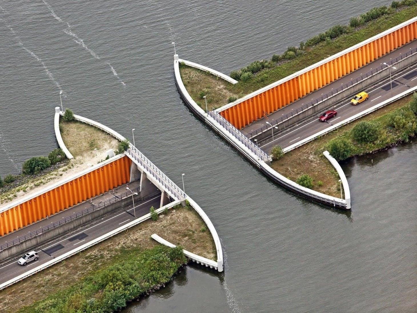 Cay cau nuoc co mot khong hai o Ha Lan hinh anh