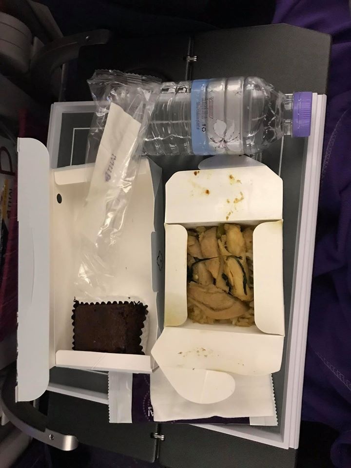 suat bay tren may bay anh 16