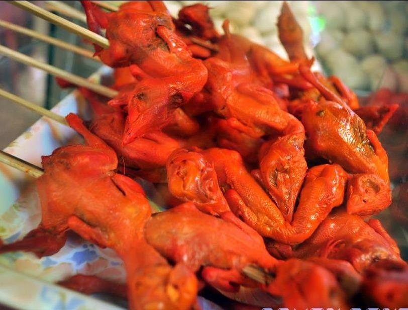 Dac san ga mot ngay tuoi chien gion tai Philippines hinh anh