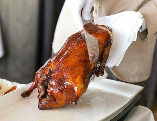 Thuong thuc vit quay kieu quy toc o nha hang Trung Quoc hinh anh