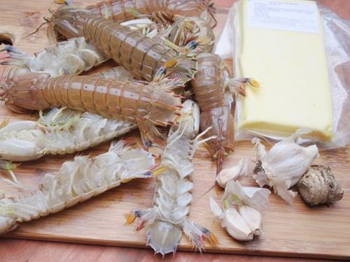 Be be xoc bo toi noi tieng duong pho Indonesia hinh anh