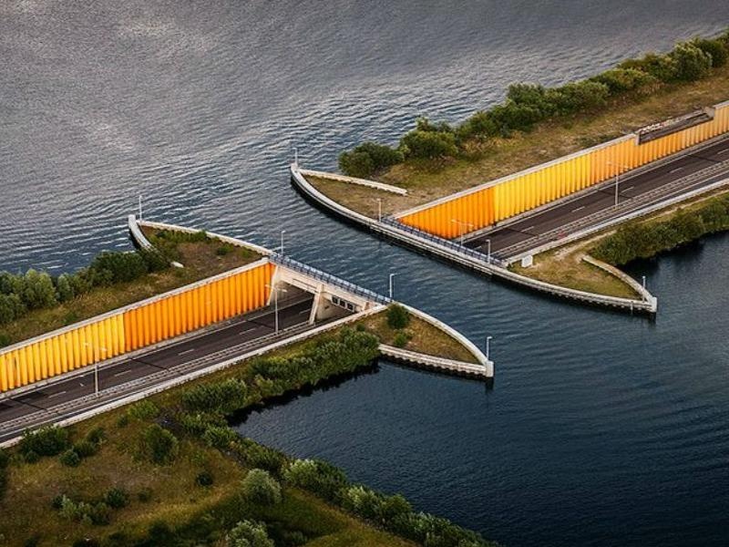 6 cay cau nuoc an tuong nhat the gioi hinh anh