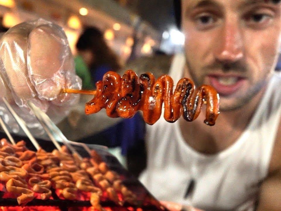 Nguoi My nhan mat an long nuong va loat mon Philippines hinh anh