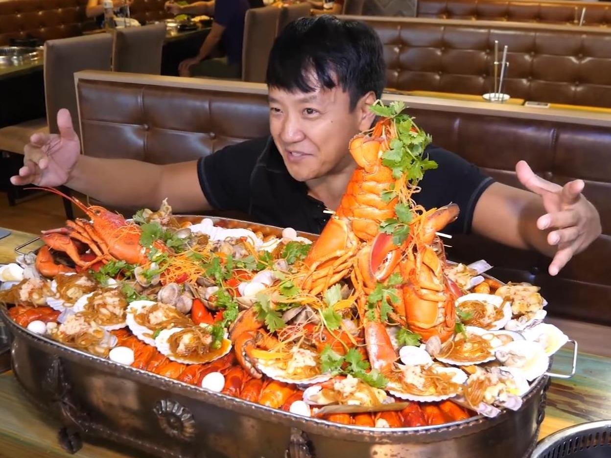 Thu thach an noi lau hai san sang trong gia gan 250 USD hinh anh