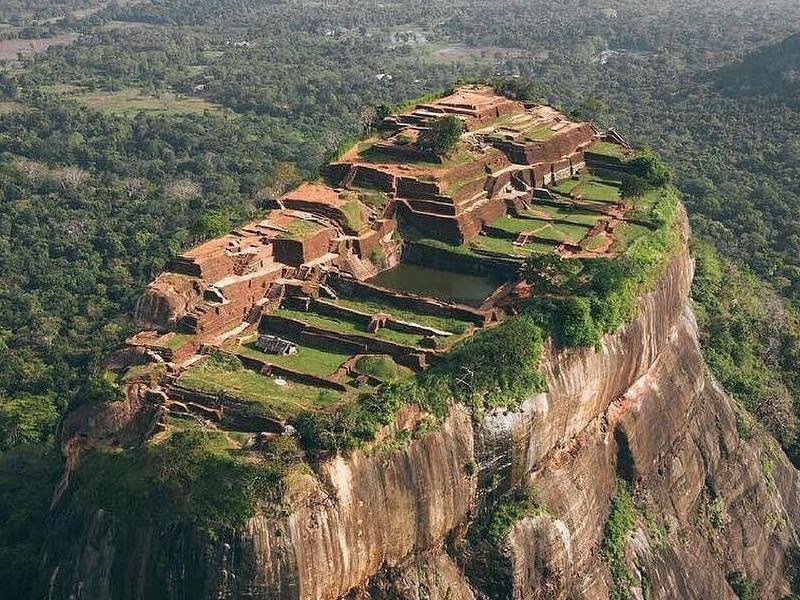Cung dien co tren dinh cot da cao 300 m hinh anh
