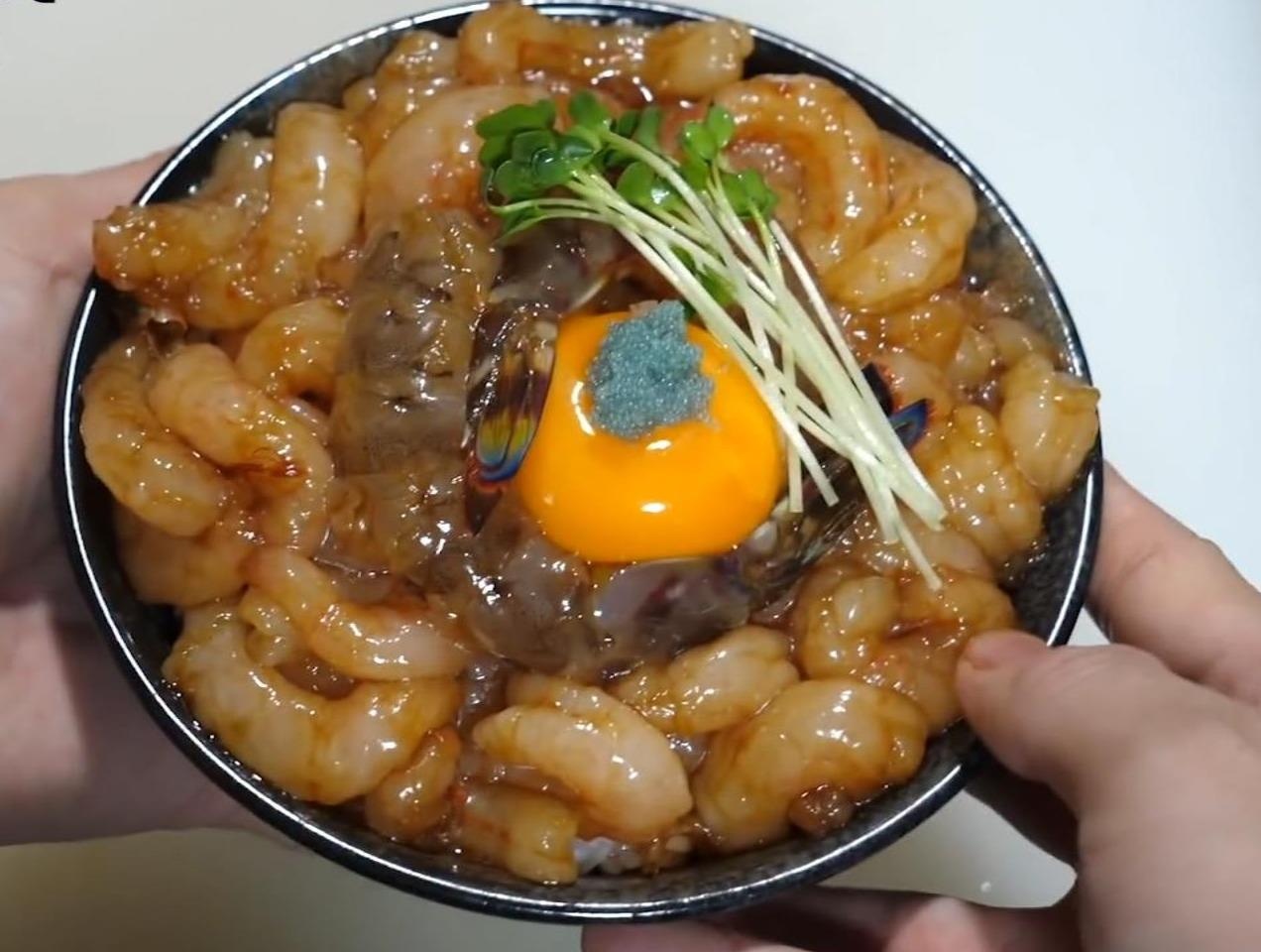 Cach nguoi Nhat lam mon com tom tuoi tron trung song hinh anh