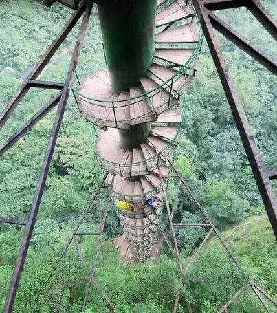 cau thang xoan oc trung quoc anh 2