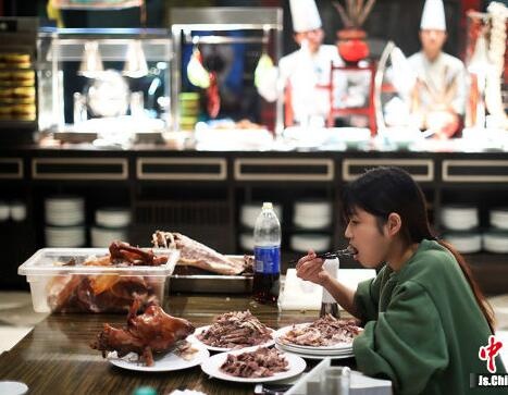 cô gái ăn hết con cừu ảnh 2 co gai an het con cuu anh 2